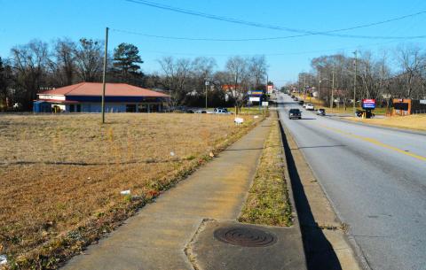 Location of the 1.9-acre lot along Franklin Street where a Dunkin’ and Firehouse Subs is planned. 