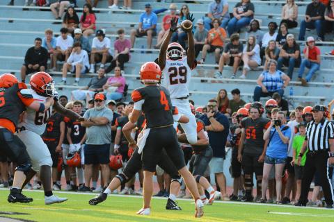 Yari Barber blocks a quick pass by the Habersham quarterback. 