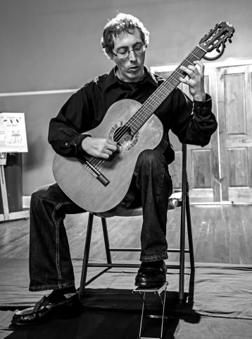Jeff Bianchi performs during a previous Hartwell concert. 