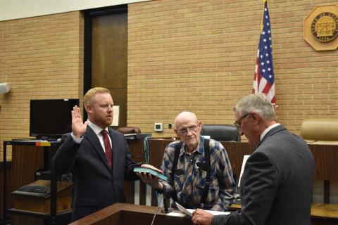 Jeff Brown, left, takes the oath of office on Aug. 10 alongside his grandfather Dale Banister, middle, and judge Jeffrey Malcom. Brown, who won the Republican primary for District 4 on the Hart County Board of Commissioners, was sworn in early following his predecessor’s resignation.   