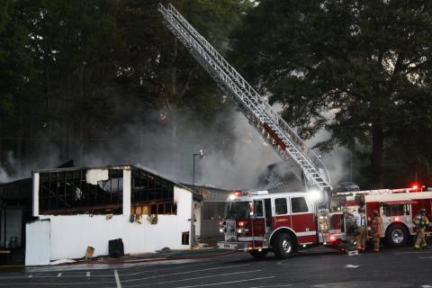 The scene at WillaDean’s about an hour after it initially went up in flames on Tuesday, Oct. 4. 