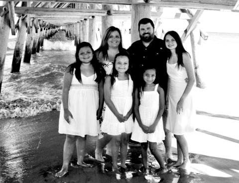 Parents Dustin and Ashley Carruth with their adopted kids (L-R) Sellie, Harper, Evie Rae and Jaydyn, 