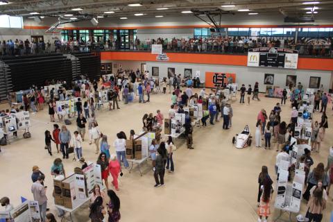 The 2022 STEAM Showcase packed the Hart County High School Gymnasium last year, and school officials are hoping to see the same turnout this year. The Buddenbaum STEAM Showcase is this Thursday, May 4, from 6 to 7:30 p.m. in the HCHS Gym.