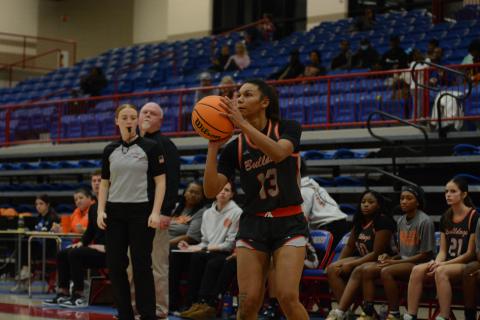 Senior forward Alexis Walker led the team in scoring with 18 points against the Jefferson Lady Dragons in the 61-48 loss.