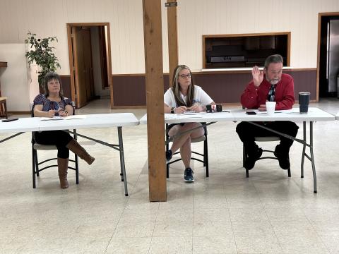 Bowersville leadership hears residents voice their opinions about the historic Cheek building. From left to right: Joyce Rumsey, Alicia Barnett, and Mayor John Smith.