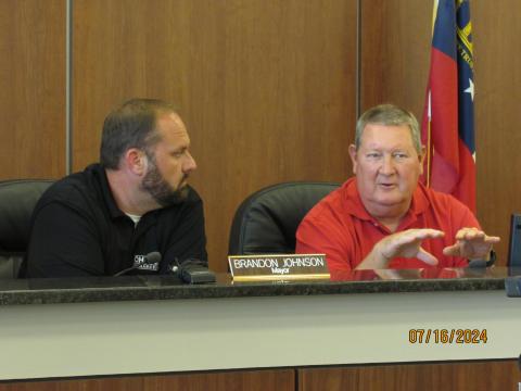 Hartwell mayor Brandon Johnson (left) and councilman Mike McNabb discuss T-SPLOST during a joint meeting June 16. 