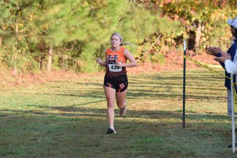 Senior Mackenzie Searles placed 43rd to help the girls team advance to state after a ninth place finish. Photo by Shane Scoggins/Franklin County Citizen Leader.
