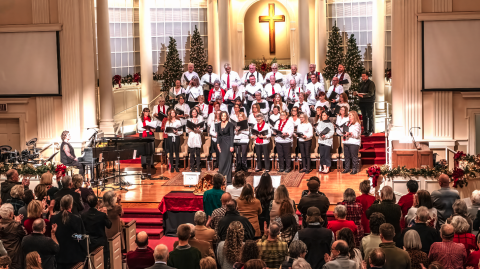 Hartwell Community Chorus director Cara Lee Smith thanks the standing room only crowd during the choir’s annual Christmas concert at Hartwell First Baptist Church Dec. 15