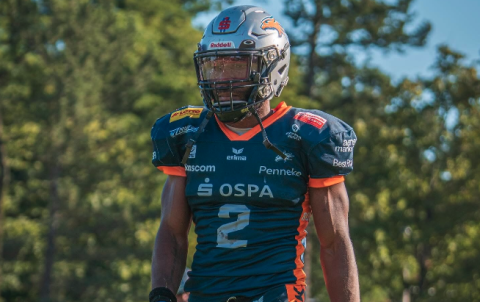 Former Hart County and current Rostock Griffins defensive back Dante Anderson, signs a one-year extension.