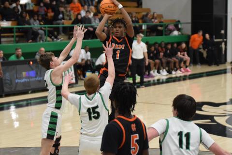 Sophomore guard Kurston Curry nails the midrange jumper over a pair of Lions defenders in the 79-67 loss to Franklin County, as Curry scored 19 points in the loss on Jan. 14. Photo by Shane Scoggins/Franklin County Citizen Leader.