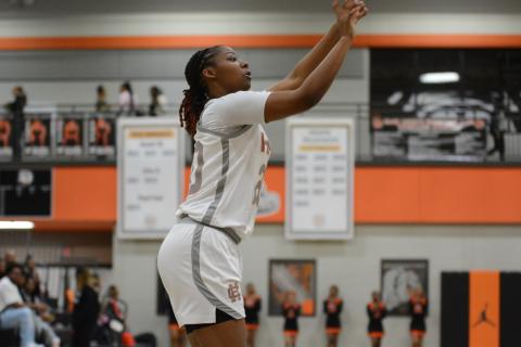 Londen Durrett posted 12 points, five rebounds, and three assists in the 70-52 win over Prince Avenue.