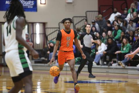 Junior forward Ramarcus Simpson brings the ball up the court in the 79-63 loss to Franklin.