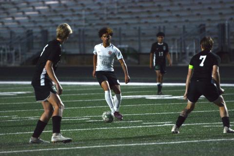 Center midfielder Trey Martin controls the ball before taking a shot in the 4-2 loss to Franklin. (Photo/Benjamin London)