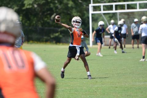 Rising junior quarterback Kurston Curry rearing back for a pass. (Photo/Benjamin London)