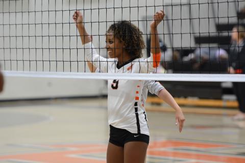Volleyball’s sophomore middle Trinity Freeman earns Athlete of the Week. (Photo by Benjamin London)