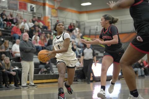 Junior guard Jaycee Wiley drives into the paint in the 60-32 win over the Lady Indians of Stephens County Jan. 23. Photo by Gavin Thomason.