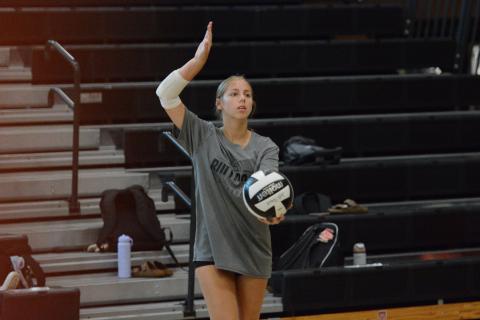 Volleyball’s junior defensive specialist Ellie Corbett earns Athlete of the Week. Photo by Benjamin London.