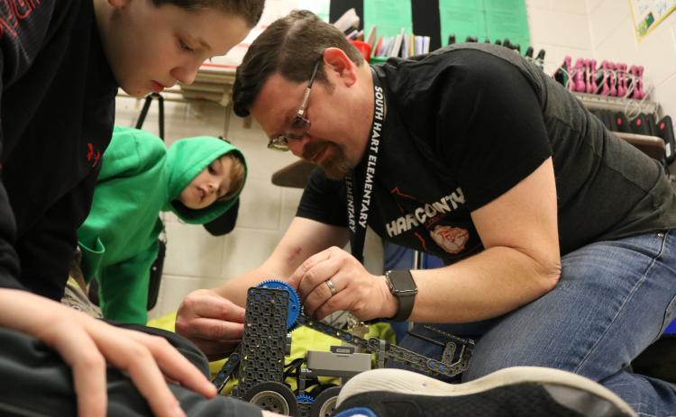 Sunshot by Grayson Williams - South Hart Elementary fifth-grade teacher Josh McCurley, right, works on a robotics project with students recently. McCurley was recently honored as a Georgia STEM Scholar.