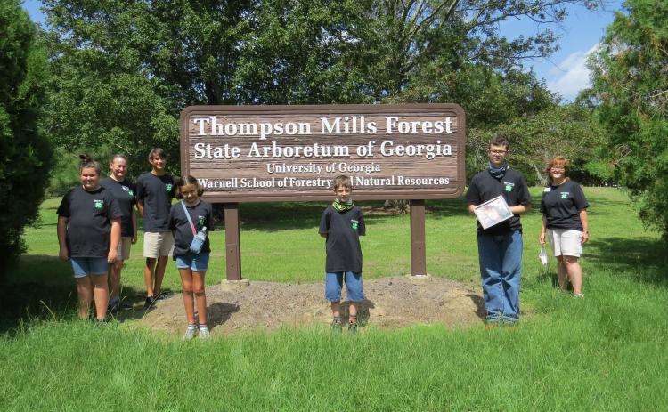 Photo submitted Pictured from left to right are 4-H competitors Emma Shiflet, coach Ruth Daniel, Ben Tellano, Ashleigh Jones, Alex McBride, Kaleb Waddell and coach AnnaMarie Harrison.