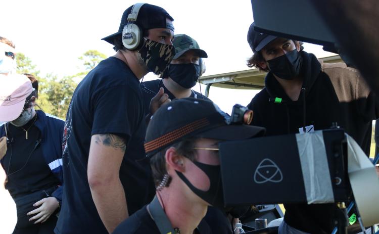 Sunshot by Grayson Williams The crew of “The Green,” a television pilot being filmed at Cateechee in Hartwell this week film a scene at the golf course on Tuesday, Sept. 22. Pictured are Wesley Cox, left, Justin Sterner, middle back, James McShane, right, and McKinley Benson, bottom.