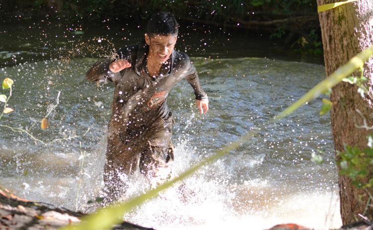 Luis Genchi crosses a water obstacle.