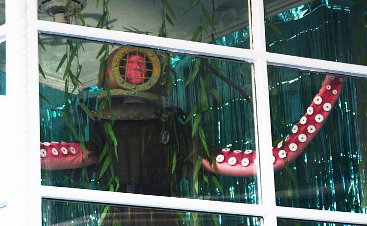 The first-place winning scarecrow — Octopus Diver.