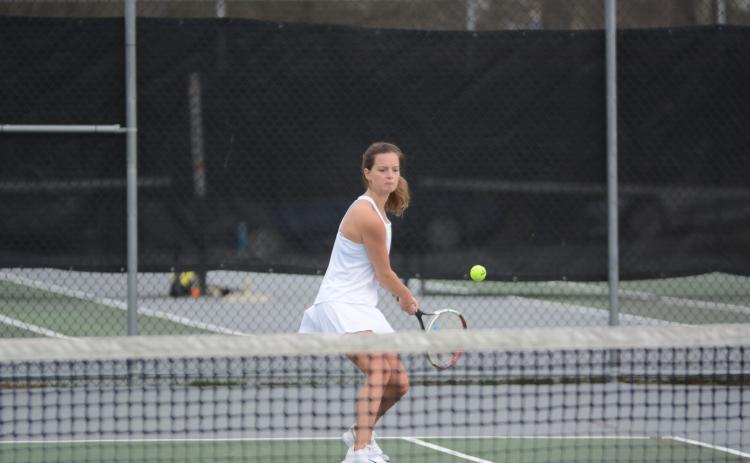 Sunshot by Grayson Williams Kylee Pitt returns the ball with a backhand against Monroe Area on Monday at Hart County High School.