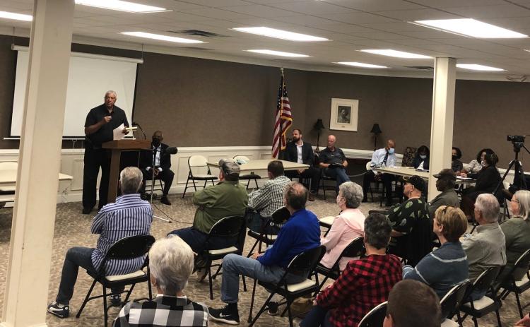 Eleven city council candidates gathered Tuesday night at the Hart County Library for a public forum. Citizens posed questions for candidates who are up for election Nov. 3.