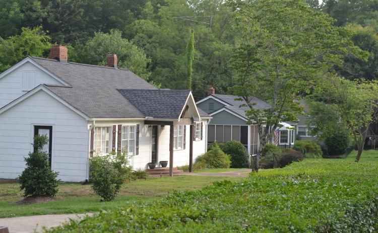 Houses along Alford Street in downtown Hartwell.