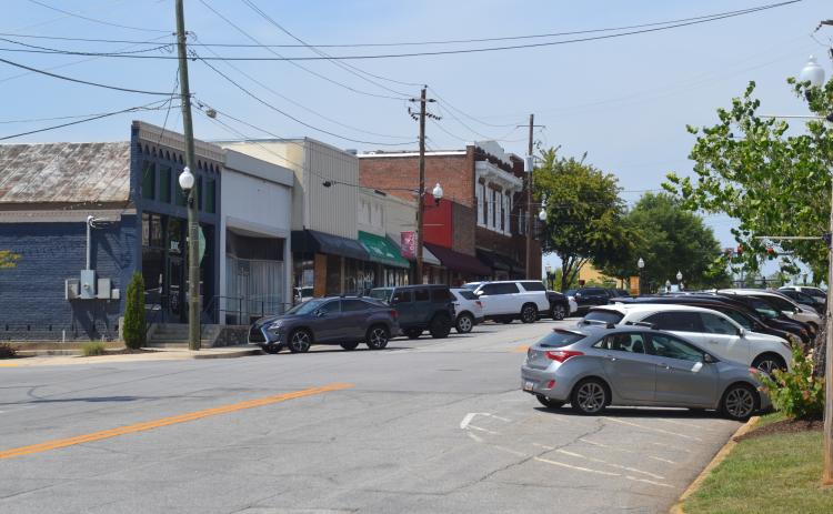 S Forest Street in downtown Hartwell.