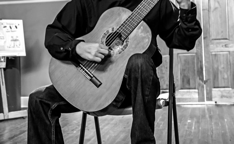 Jeff Bianchi performs during a previous Hartwell concert.