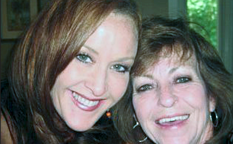 Mary Hinson (right) and her daughter Libby Wilson. Hinson, will close her restaurant Mary’s Kitchen on Aug. 16.