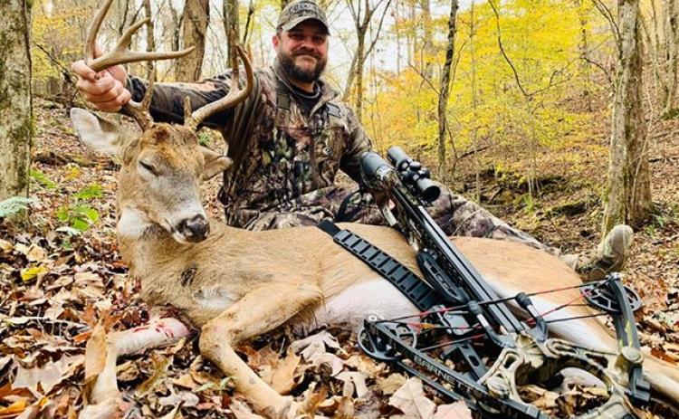 Archery deer hunting season will open to Hart County residents this weekend.