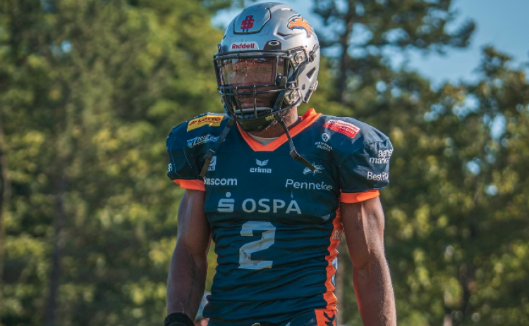 Former Hart County and current Rostock Griffins defensive back Dante Anderson, signs a one-year extension.
