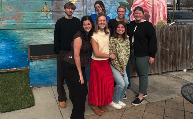 University of Georgia students from the Grady College of Journalism are partnering with The Hartwell Sun to gather data about Hart County’s workforce. The group met with editor/publisher Rose Scoggins Jan. 30 to learn more about Hart County and took a short tour of downtown. Pictured with Scoggins in front of the mural on the outside of the Hart County Chamber of Commerce building are  Ansley Denton, Sophie Strach, Ansley Kelly, Caleb Hensley, Mara Mershon and Kira Doppel.