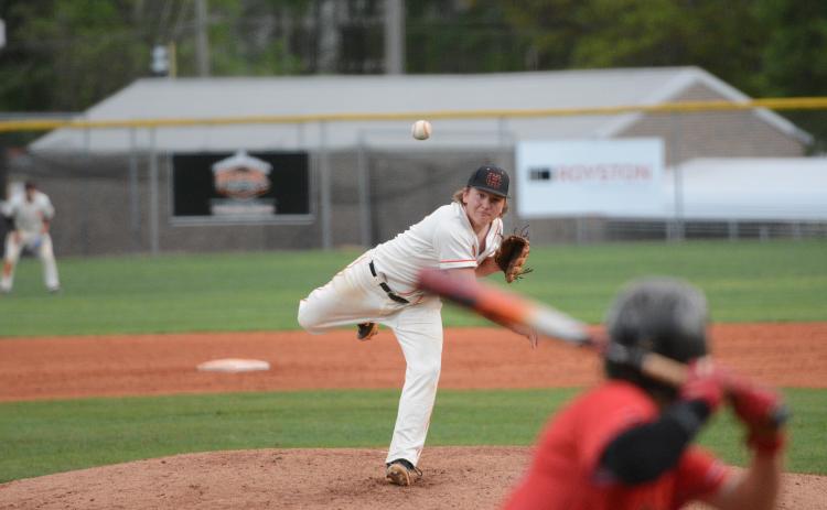 Sophomore pitcher Riley Sanders delivers the pitch in the 7-5 loss to Stephens County on April 4. With the loss, it resulted in a sweep for the Indians in the three game series. (Photo/Benjamin London)