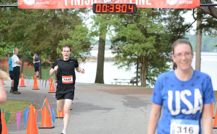 Seneca native, Alexander Rich, who was the Overall Male with a time of 39:04. (Photo/Benjamin London)