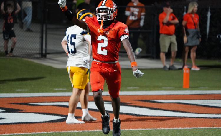 Football’s senior receiver and defensive back Zaylen Shealer earns Athlete of the Week. (Photo by Ric Williams)