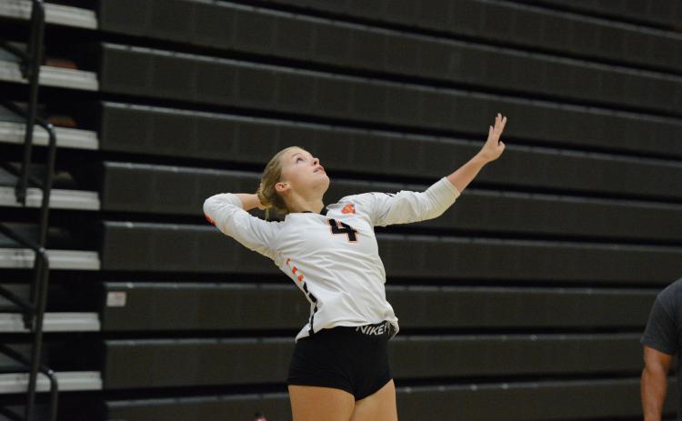 Volleyball’s senior libero Erin Miller earns Athlete of the Week. (Photo by Benjamin London)