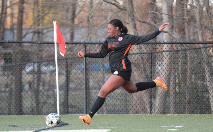 Lady Dogs’ junior center back Aidyn Craft earns Athlete of the Week. Photo by Benjamin London.