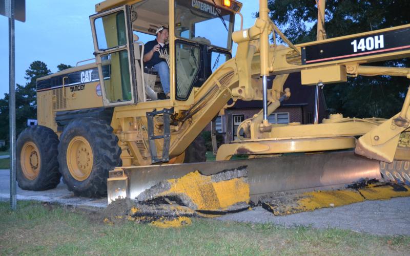 Sunshot by Michael Isom — A crew from the Hart County Road Department was immediately called to take down four speed bumps on East Main Street Tuesday night as soon as a vote passed from the town council to concede to county officials’ and various residents’ concerns.