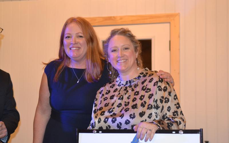 Chamber Executive Director Lindsey Ingle (right) presents Kristi Hodge,co-owner of Hartwell Printing Company and Red Barn Canvas with the Small Business of the Year Award.